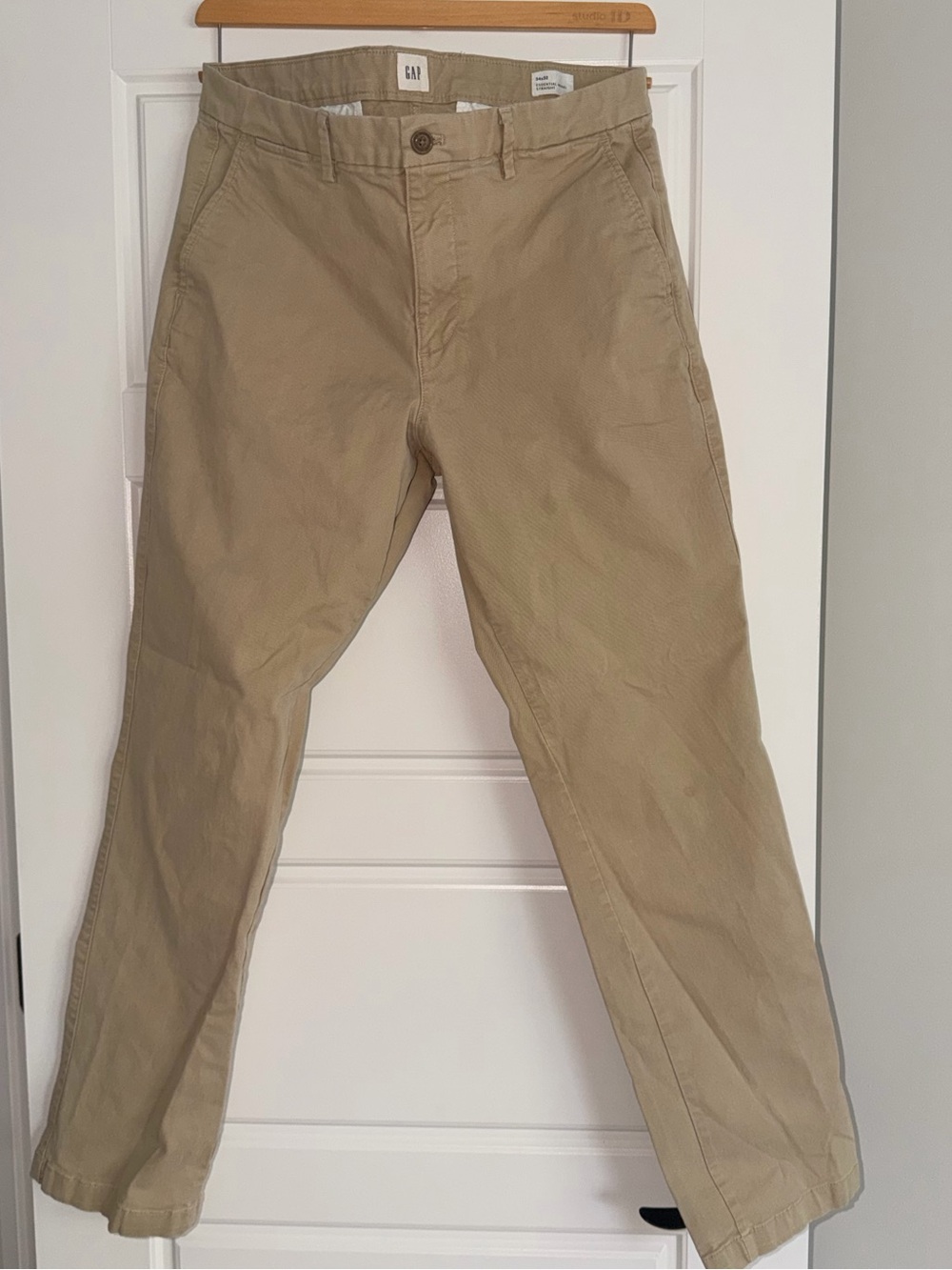 GAP Men's Khaki Straight Chino Pants